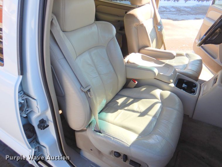 image for item DN2718 2002 Chevrolet Suburban  SUV