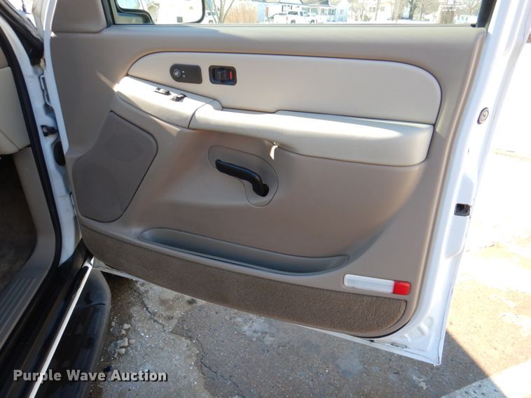 image for item DN2718 2002 Chevrolet Suburban  SUV