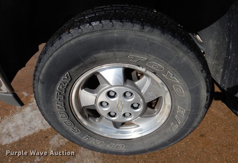 image for item DN2718 2002 Chevrolet Suburban  SUV