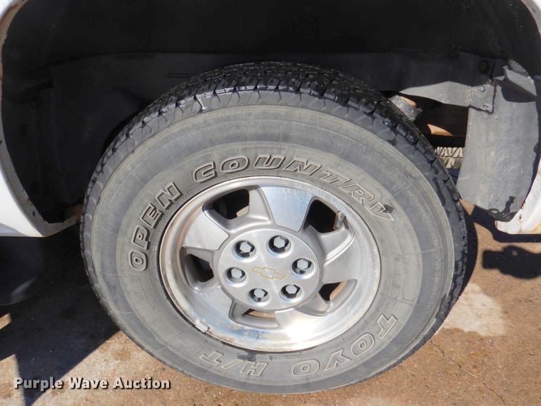 image for item DN2718 2002 Chevrolet Suburban  SUV