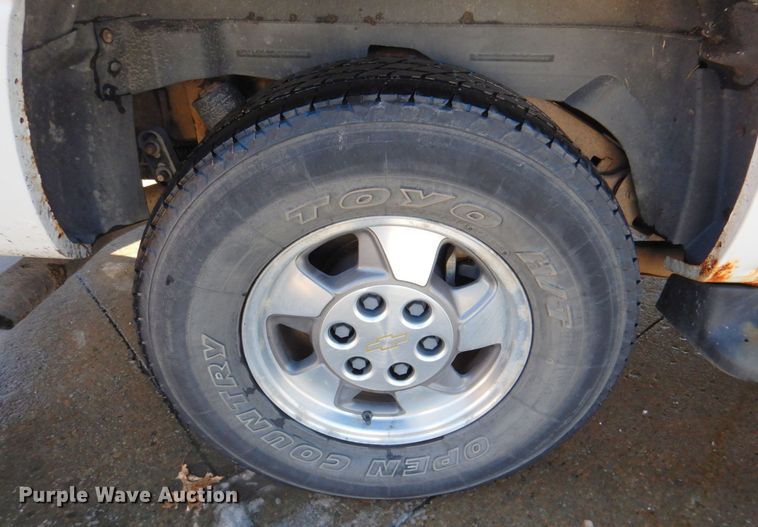 image for item DN2718 2002 Chevrolet Suburban  SUV