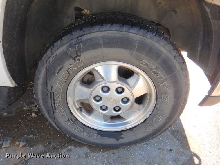 image for item DN2718 2002 Chevrolet Suburban  SUV