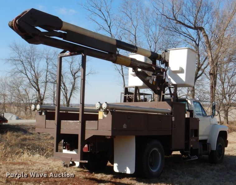 image for item DN7264 1984 Ford F600  bucket truck