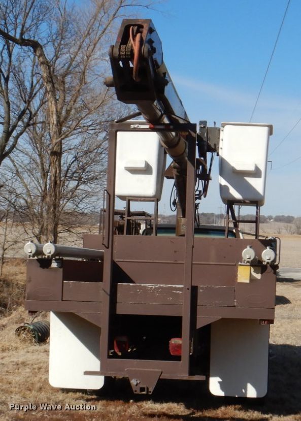 image for item DN7264 1984 Ford F600  bucket truck