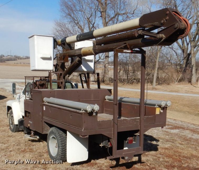 image for item DN7264 1984 Ford F600  bucket truck