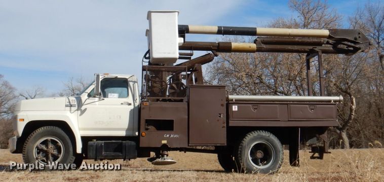 image for item DN7264 1984 Ford F600  bucket truck