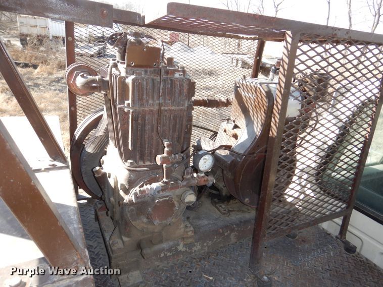 image for item DN7264 1984 Ford F600  bucket truck