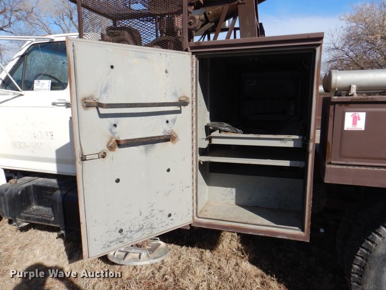 image for item DN7264 1984 Ford F600  bucket truck