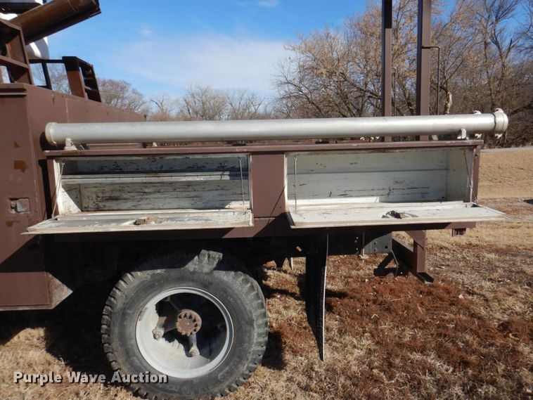 image for item DN7264 1984 Ford F600  bucket truck