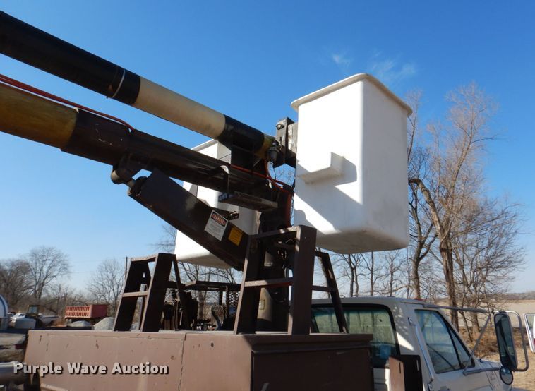 image for item DN7264 1984 Ford F600  bucket truck