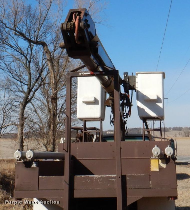 image for item DN7264 1984 Ford F600  bucket truck