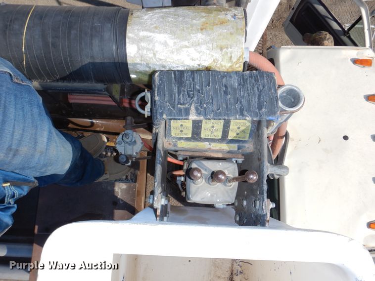 image for item DN7264 1984 Ford F600  bucket truck