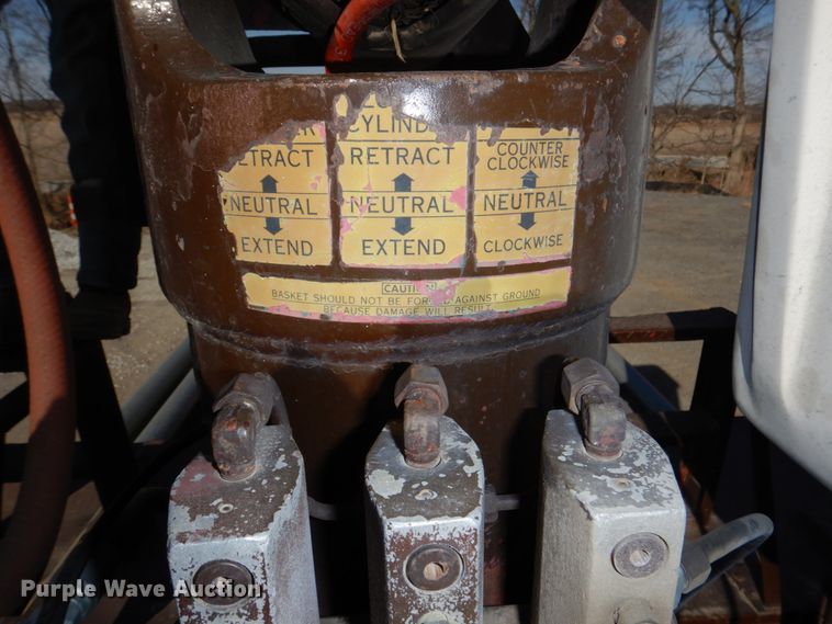 image for item DN7264 1984 Ford F600  bucket truck