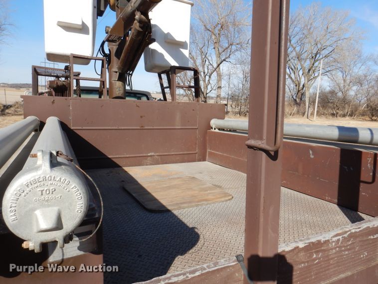 image for item DN7264 1984 Ford F600  bucket truck