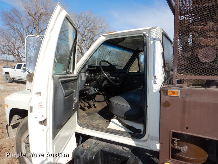 image for item DN7264 1984 Ford F600  bucket truck
