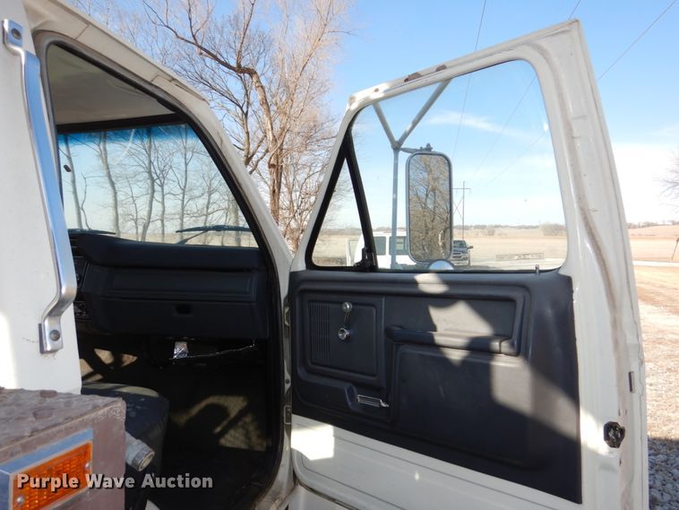 image for item DN7264 1984 Ford F600  bucket truck