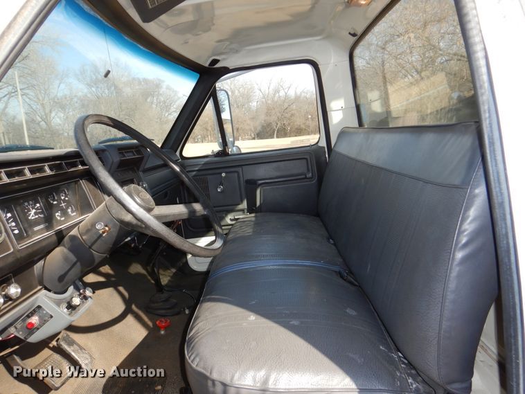 image for item DN7264 1984 Ford F600  bucket truck