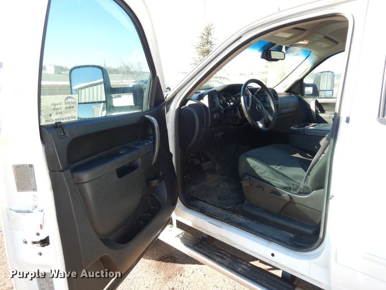 image for item DR1127 2013 GMC Sierra 3500HD  Crew Cab pickup truck