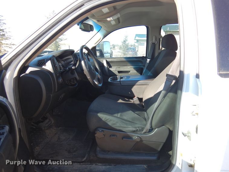 image for item DR1127 2013 GMC Sierra 3500HD  Crew Cab pickup truck