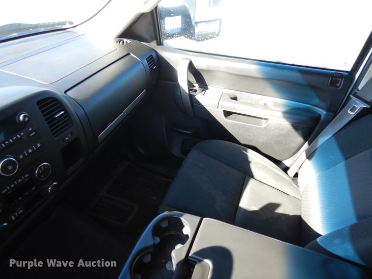 image for item DR1127 2013 GMC Sierra 3500HD  Crew Cab pickup truck