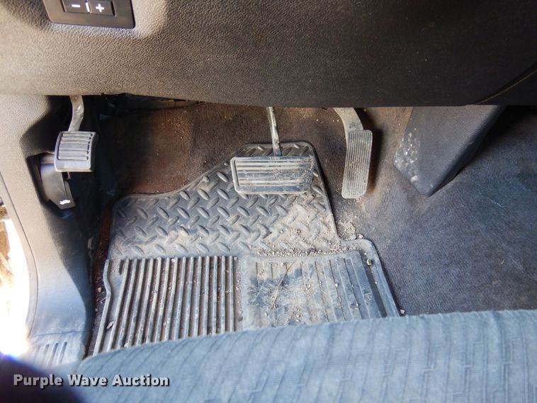 image for item DR1127 2013 GMC Sierra 3500HD  Crew Cab pickup truck