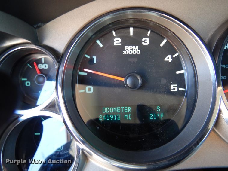 image for item DR1127 2013 GMC Sierra 3500HD  Crew Cab pickup truck