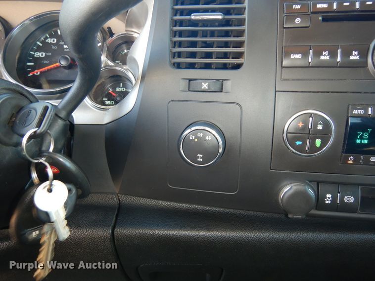 image for item DR1127 2013 GMC Sierra 3500HD  Crew Cab pickup truck