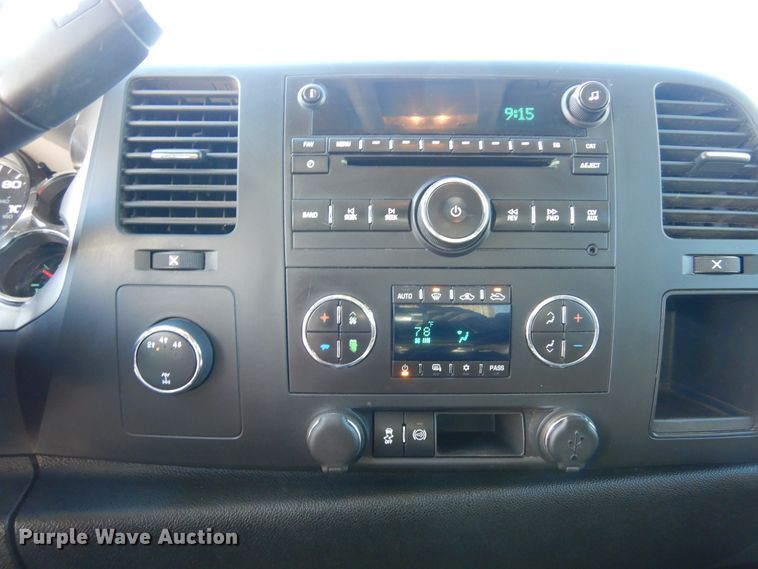 image for item DR1127 2013 GMC Sierra 3500HD  Crew Cab pickup truck