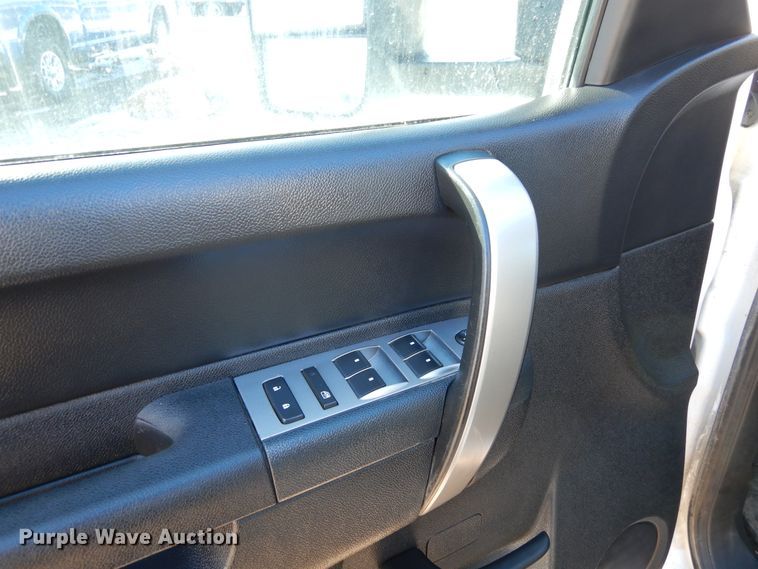 image for item DR1127 2013 GMC Sierra 3500HD  Crew Cab pickup truck