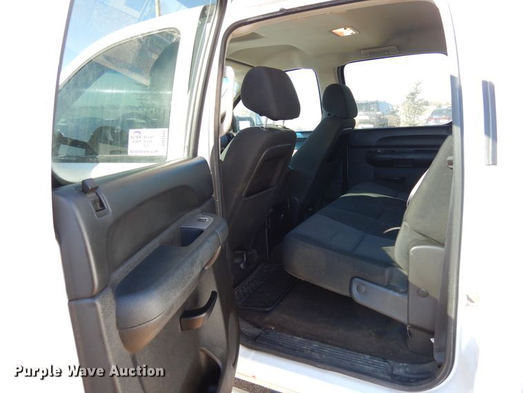 image for item DR1127 2013 GMC Sierra 3500HD  Crew Cab pickup truck