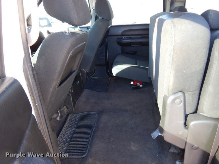 image for item DR1127 2013 GMC Sierra 3500HD  Crew Cab pickup truck