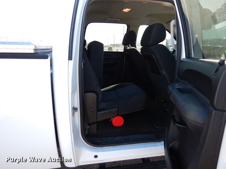 image for item DR1127 2013 GMC Sierra 3500HD  Crew Cab pickup truck