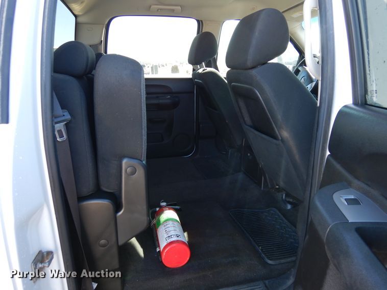 image for item DR1127 2013 GMC Sierra 3500HD  Crew Cab pickup truck