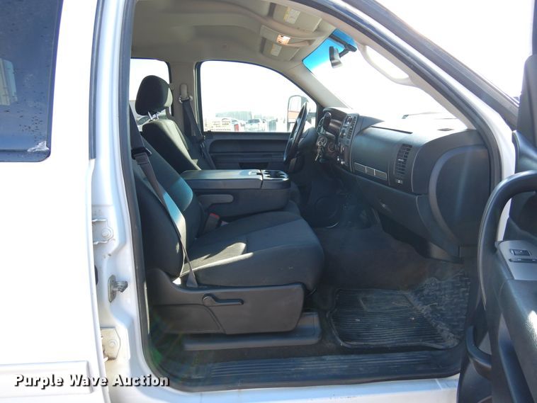 image for item DR1127 2013 GMC Sierra 3500HD  Crew Cab pickup truck