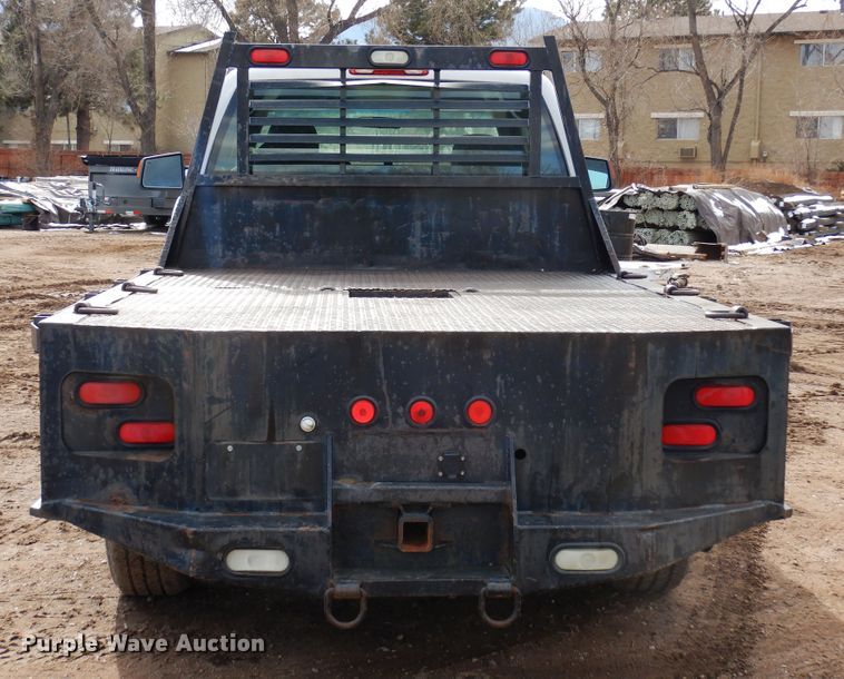 image for item DR1131 2006 GMC Sierra 3500HD  Ext. Cab flatbed pickup truck