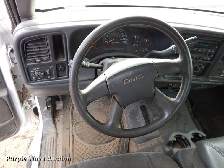 image for item DR1131 2006 GMC Sierra 3500HD  Ext. Cab flatbed pickup truck