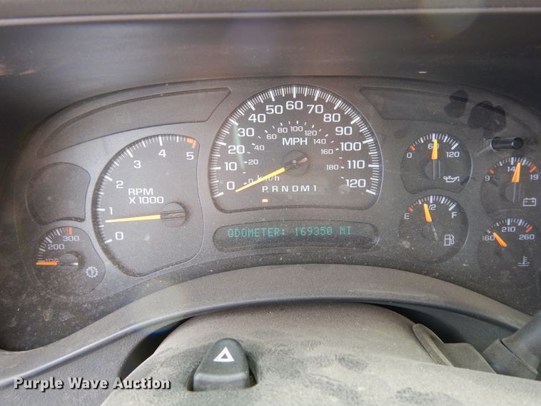 image for item DR1131 2006 GMC Sierra 3500HD  Ext. Cab flatbed pickup truck