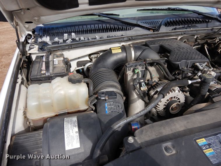 image for item DR1131 2006 GMC Sierra 3500HD  Ext. Cab flatbed pickup truck