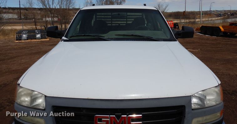 image for item DR1131 2006 GMC Sierra 3500HD  Ext. Cab flatbed pickup truck