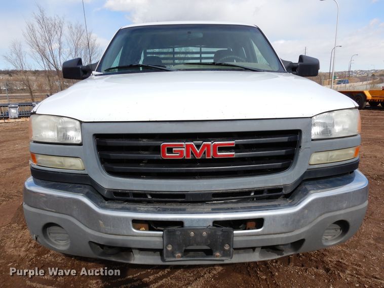 image for item DR1131 2006 GMC Sierra 3500HD  Ext. Cab flatbed pickup truck