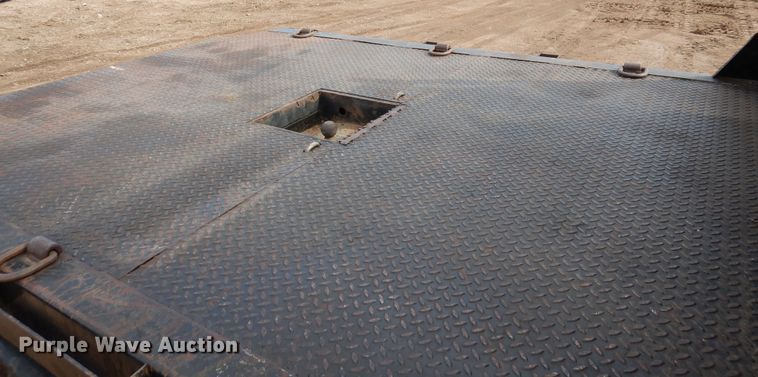 image for item DR1131 2006 GMC Sierra 3500HD  Ext. Cab flatbed pickup truck