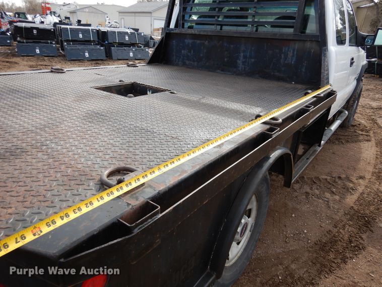 image for item DR1131 2006 GMC Sierra 3500HD  Ext. Cab flatbed pickup truck