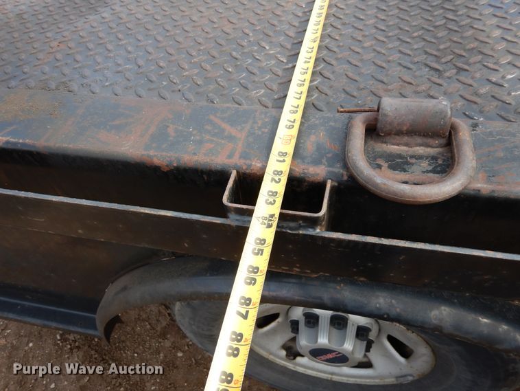 image for item DR1131 2006 GMC Sierra 3500HD  Ext. Cab flatbed pickup truck