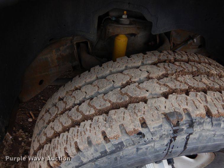 image for item DR1131 2006 GMC Sierra 3500HD  Ext. Cab flatbed pickup truck