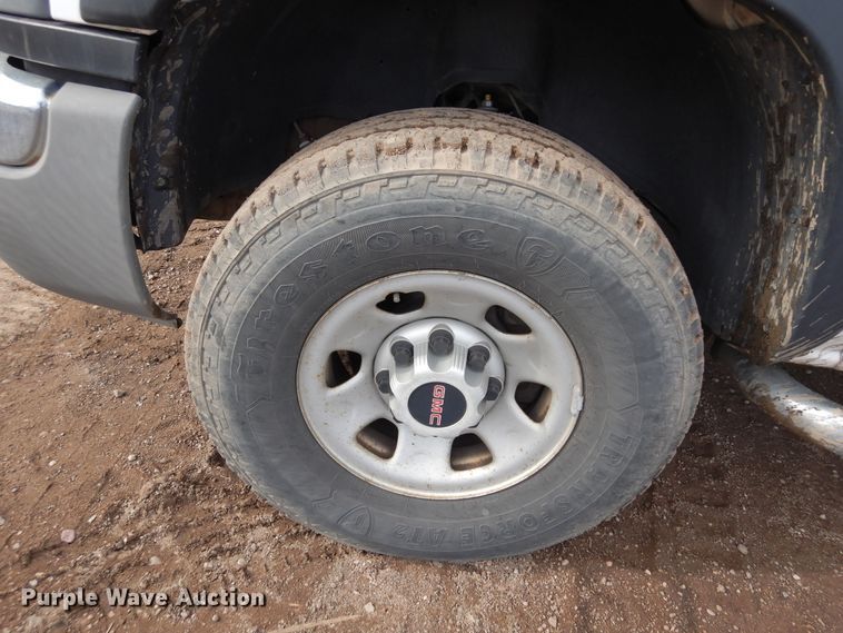 image for item DR1131 2006 GMC Sierra 3500HD  Ext. Cab flatbed pickup truck