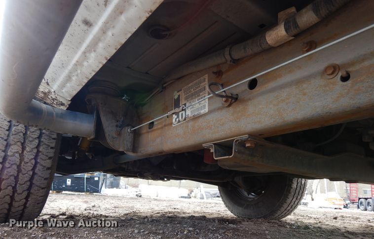 image for item DR1131 2006 GMC Sierra 3500HD  Ext. Cab flatbed pickup truck