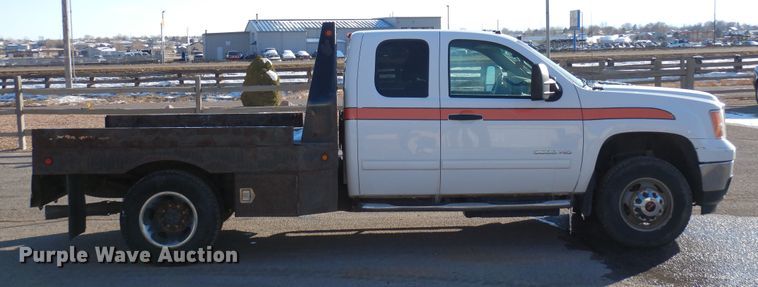 image for item DR1132 2012 GMC Sierra 3500HD  Ext. Cab flatbed pickup truck