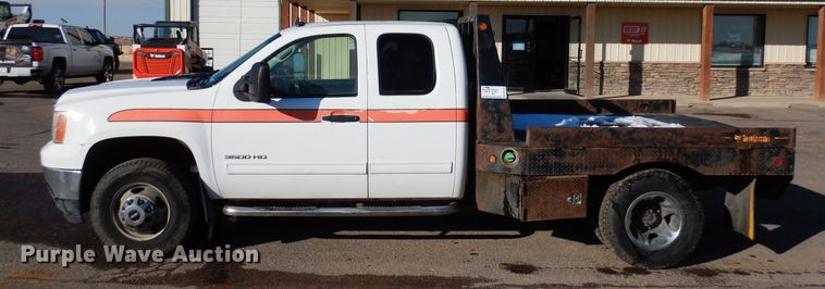 image for item DR1132 2012 GMC Sierra 3500HD  Ext. Cab flatbed pickup truck