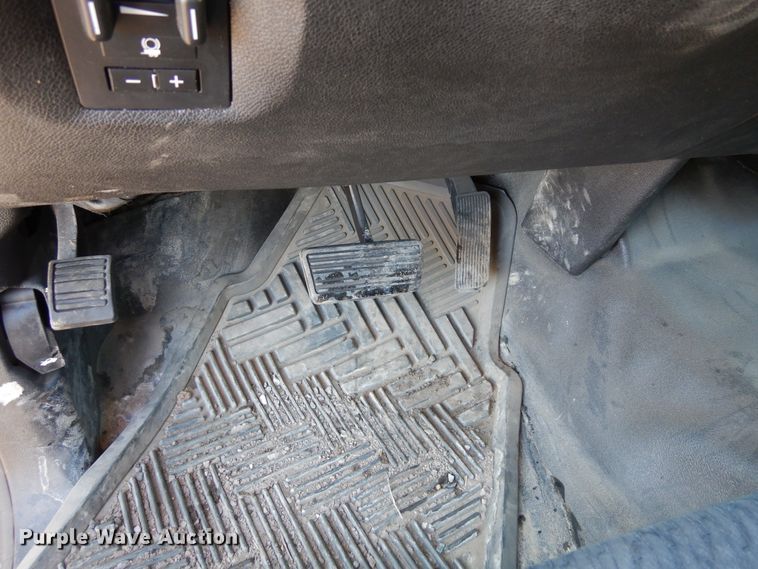 image for item DR1132 2012 GMC Sierra 3500HD  Ext. Cab flatbed pickup truck