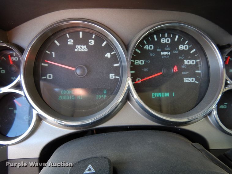 image for item DR1132 2012 GMC Sierra 3500HD  Ext. Cab flatbed pickup truck